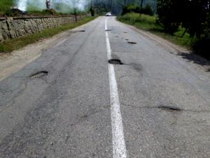 „Bun venit in municipiu!” cu gropi fara de numar