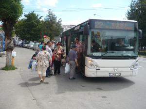 Toate statiile de autobuz vor avea banci anul viitor