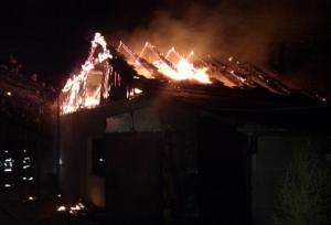 Casa incendiata de fulger in Galgau