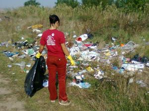 Politicienii din Salaj se apuca de strans gunoiul