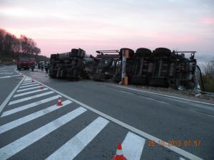 Un TIR rasturnat a incurcat circulatia pe E58 timp de 12 ore