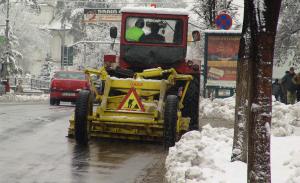 Deszapezirea pe cont propriu aduce economii in bugetul primariilor