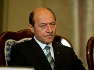 Traian Basescu a promulgat in ultimul minut modificarea Legii referendumului