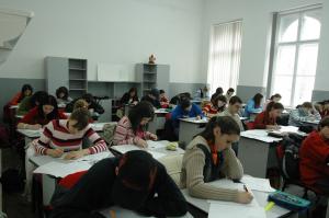 Elevii din clasele terminale intra luna viitoare in febra simularilor pentru examenele nationale