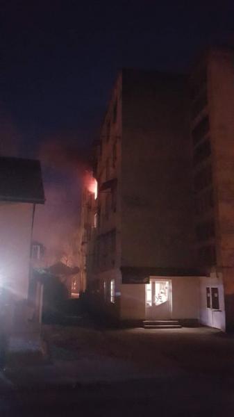 Incendiu de la gunoi aprins într-o garsoniera din Zalau