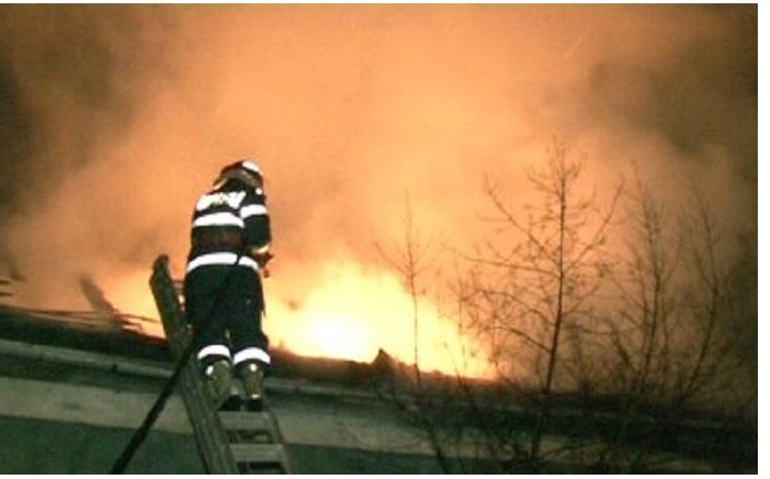 incendiu-la-acoperisul-unei-case-din-nadis0_68040