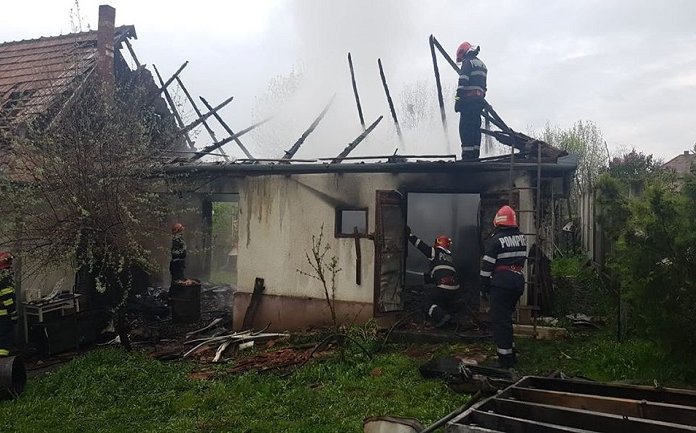 Incendiu la anexa unei gospodarii dintr-o localitate din Salaj