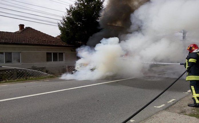 Incendiu la un autoturism in localitatea Surduc