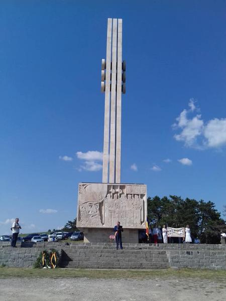 Institutia Prefectului Judetului Salaj a depus o coroana si o jerba de flori la monumentul lui Mihai Viteazul de la Guruslau