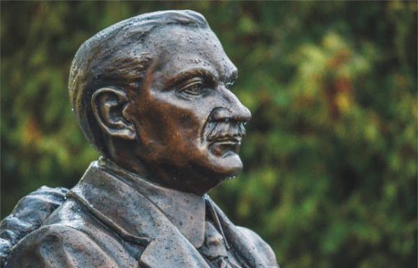 intelegem-de-ce-nicolae-ceausescu-nu-l-a-iubit-pe-maniu-dar-nu-i-de-inteles-ce-au-cu-el-acum-autoritatile-judetului0_58575