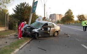 intrat-cu-masina-in-stalp0_54875