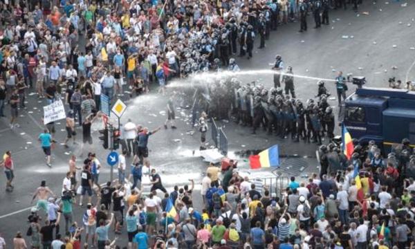 Jandarmeria a actionat violent  nejustificat la manifestatia din 10 august, inclusiv fata de copii