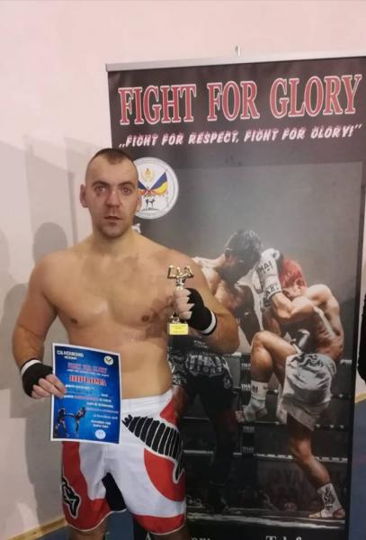 Jandarmul salajean Bîgi Alexandru  a luptat pentru copiii cu dizabilitati  la gala de kickboxing ‘Fight for glory’