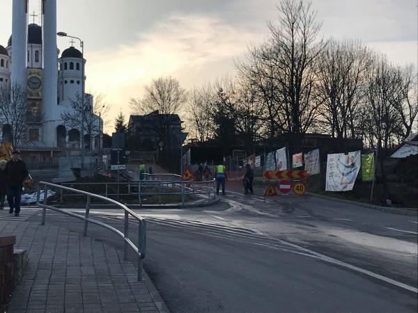 kaufland-construieste-o-banda-de-preselectie-suspendata-pentru-accesul-in-parcarea-magazinului09_58888