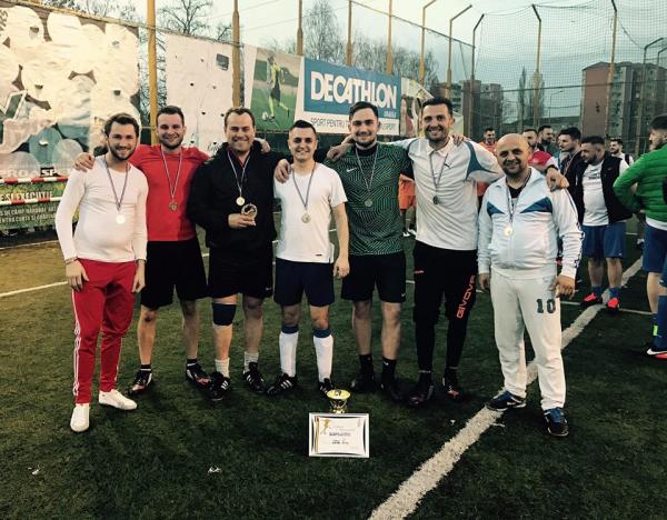 lautarii-din-zalau-si-au-facut-echipa-de-minifotbal-si-s-au-clasat-pe-locul-al-doilea-la-campionatul-de-la-oradea0_54793