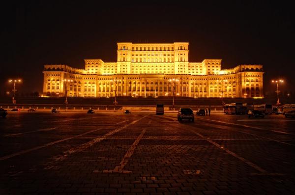 Liceeni sunt invitati la concurs – premiul este o vizita la Parlament