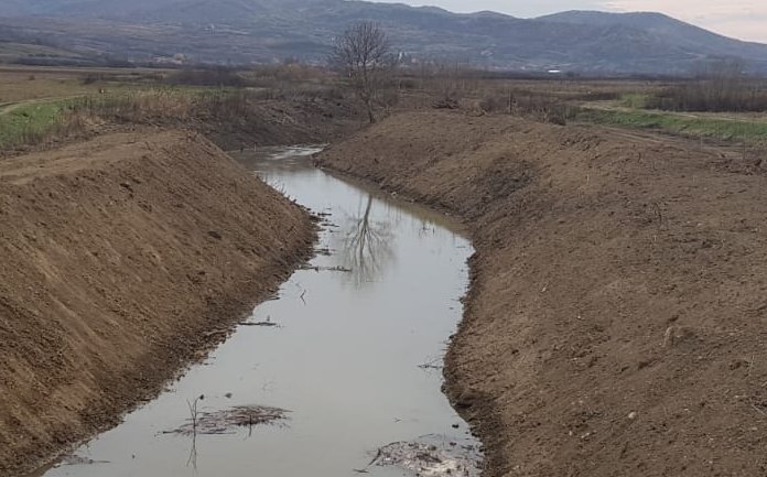 Lucrari de intretinere pe mai multe rauri din judet