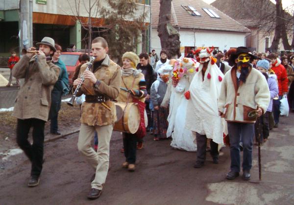 maghiarii-din-salaj-danseaza-de-bucurie-ca-vine-primavara09_58684