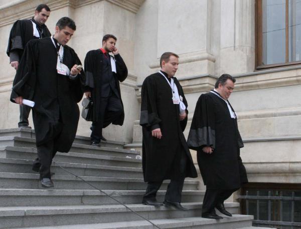 magistratii-salajeni-protesteaza-azi-impotriva-modificarii-legilor-justitiei07_58043