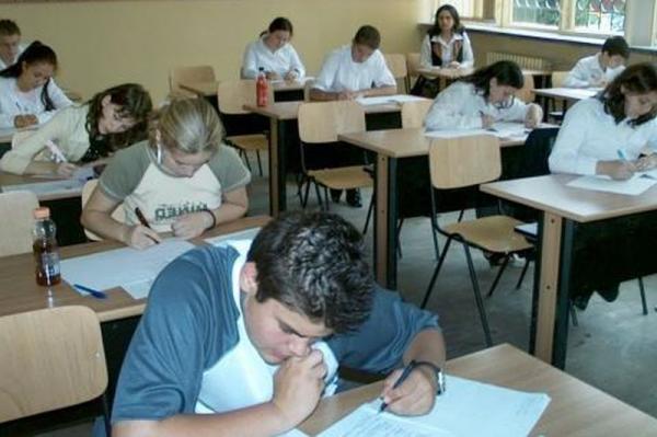 mai-bine-de-jumatate-din-elevi-salajului-nu-sunt-nici-de-nota-503_59279
