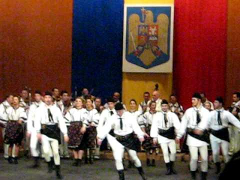 martisoare-pentru-mame-spectacol-de-folclor-organizat-de-1-martie-de-primaria-zalau09_58907