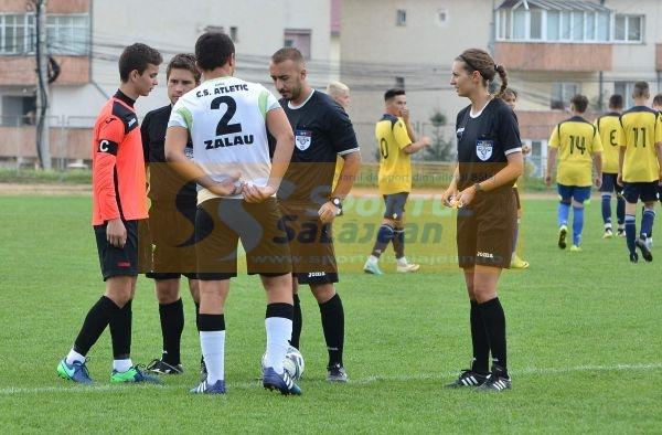 Masina arbitrilor a ramas cu cauciucurile întepate, dupa un meci de juniori republicani de la Zalau!