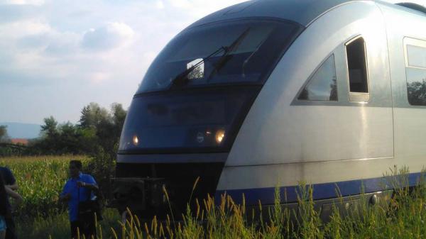 masina-lovita-de-tren-la-iesirea-din-jibou05_56575