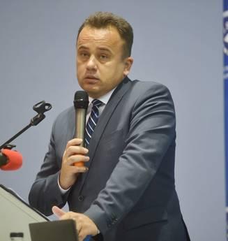 ministrul-educatiei-spune-ca-salajul-este-campion-in-transilvania-la-scoli-cu-latrina-in-fundul-curtii06_58504