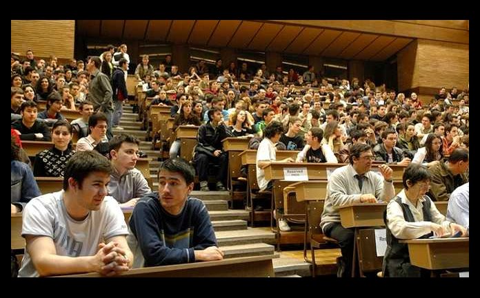 Minoritatile vor putea da examen de admitere in limba materna la toate facultatile. PMP ataca la CCR modificarile facute de UDMR