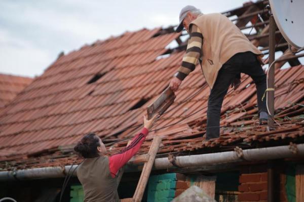 noua-zalauani-afectati-de-furtuna-din-septembrie-primesc-despagubiri0_57698