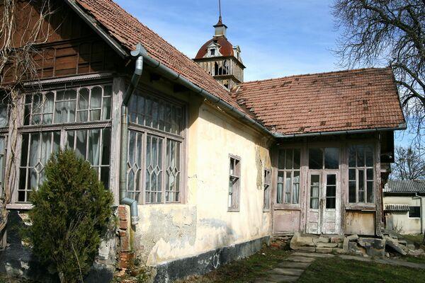 o-firma-din-sighisoara-sponsorizat-casa-memoriala-iuliu-maniu-din-badacin-cu-tigla-necesara-refacerii-acoperisului04_57238