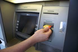 O noua metoda de furt: ‘bucla libaneza’. Politistii explica cum sa preveniti furturile de la ATM-uri