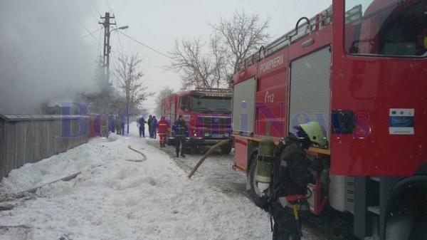 O persoana imobilizata la pat a decedat in propria casa cuprinsa de un incendiu