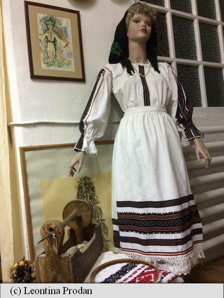 o-salajeanca-deschis-un-muzeu-al-canepii-in-care-expus-marama-mamei-lui-brancusi-si-costumul-mariei-lataretu09_57662