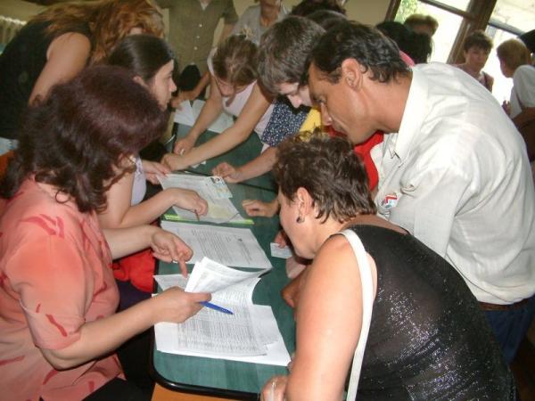 parintii-alearga-dupa-mutatii-pe-adrese-care-sa-le-permita-sa-si-dea-c07_59146