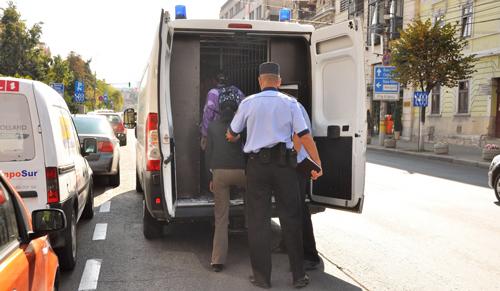 patru-femei-care-au-furat-50000-lei-din-garcei-au-fost-prinse-in-valcea0_64065