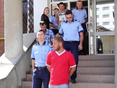 patru-tineri-din-surduc-arestati-pentru-rapirea-unei-fetite-de-13-ani-pe-care-vroiau-sa-o-violeze09_57070