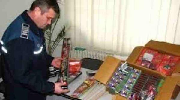 politia-prins-un-barbat-din-sarmasag-care-detinea-ilegal-1345-de-artificii-si-petarde0_58207