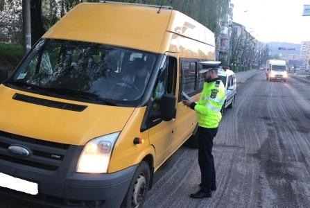 Politia verifica in trafic soferii masinilor de transport de persoane, in incercarea  de a preveni un nou caz Gurzau