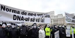 politistii-anuna-ca-vor-protesta-si-ei-pentru-ca-le-scad-salariile0_57559