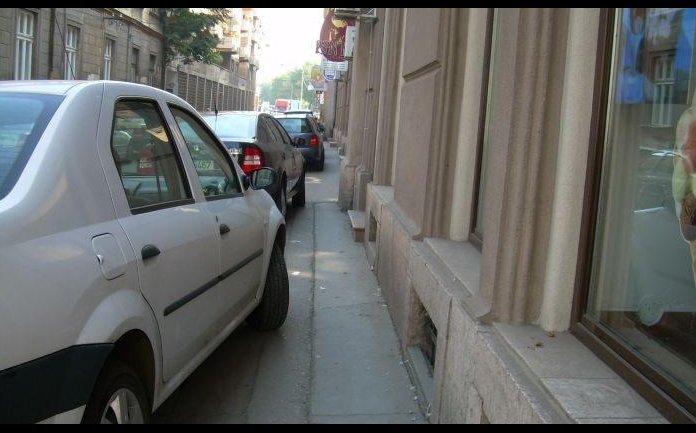 politistii-ar-putea-dispune-ridicarea-masinilor-parcate-pe-trotuar-sau-pe-orice-alte-spatii-proiect0_67055
