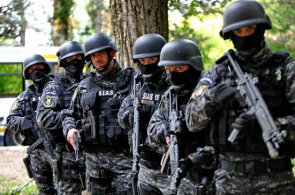 politistii-din-hida-au-chemat-trupele-speciale-de-teama-doi-betivi-care-i-au-injurat0_59698