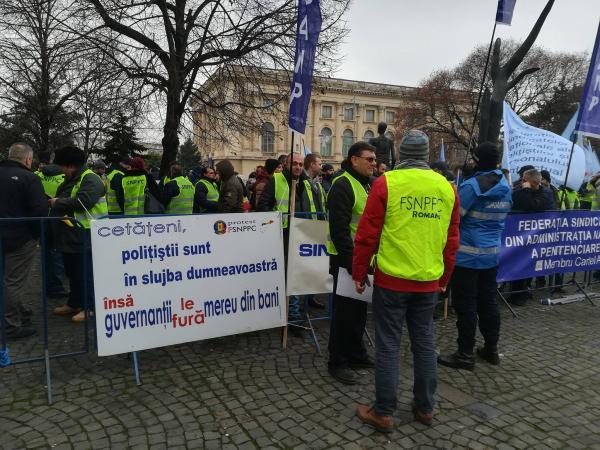 politistii-ies-si-ei-la-proteste-in-strada0_58126