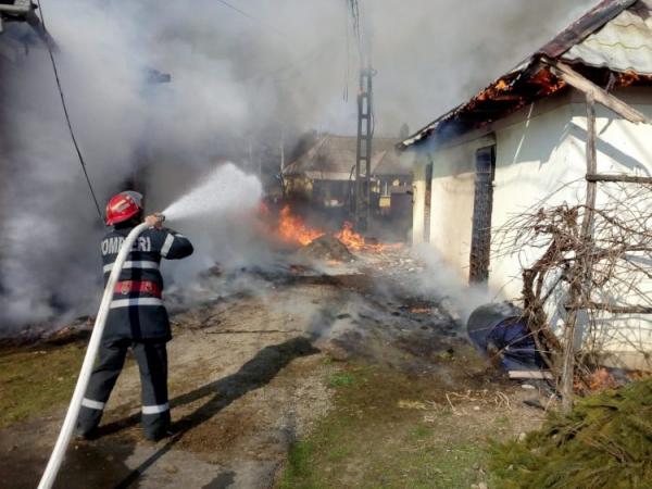 pompierii-salajeni-au-intervenit-ieri-dimineata-la-incendiul-devastato08_63505