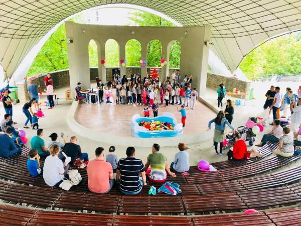 Pompierii salajeni au organizat o actiune de colectare a jucariilor în parcul din Zalau