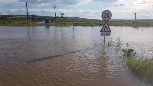 Prefectul Florin Florian enumera  pagubele facute de inundatii in Salaj  si spune ca nu sunt importante