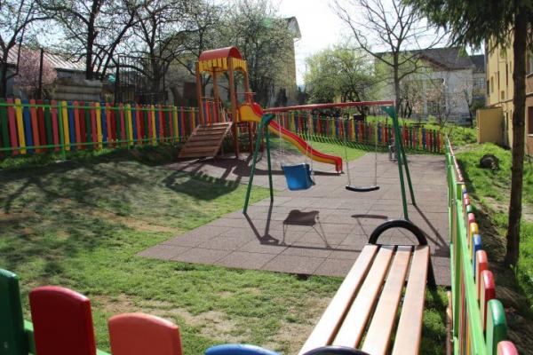 primaria-facut-trei-noi-locuri-de-joaca-in-zalau0_59576