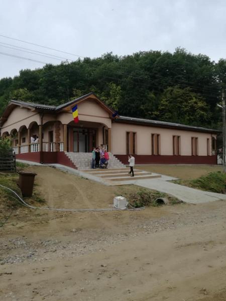 Primaria Lozna a inaugurat caminul cultural de cinci stele din satul Valea Loznei