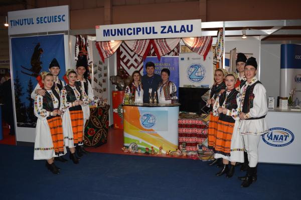 primaria-zalau-trimite-17-oameni-la-targul-de-turism-al-romaniei-sa-arate-la-romexpo-cum-se-bateau-stramosii-nostri-daci-si-romani02_57611