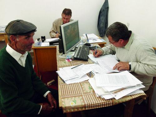 primariile-au-nevoie-de-oameni-calificati-dar-salariile-oferite-sperie-orice-candidat-tentat-de-un-post-in-administratia-locala0_55375